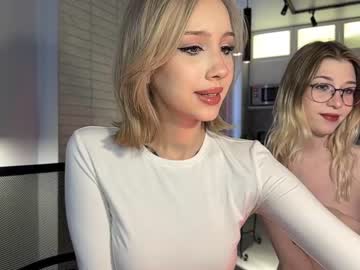 couple Sexy Teen Cam Girls Inserting Dildoes In Their Wet Pussy with juicymode