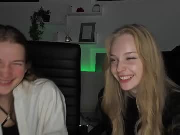 couple Sexy Teen Cam Girls Inserting Dildoes In Their Wet Pussy with sarahwelddy