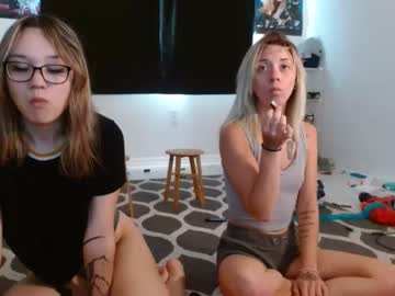 girl Sexy Teen Cam Girls Inserting Dildoes In Their Wet Pussy with perkybunny